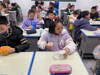 小小科学实验，点燃大大梦想——曲塘小学教育集团曲小校区五年级科技节暨红领巾小创客展示