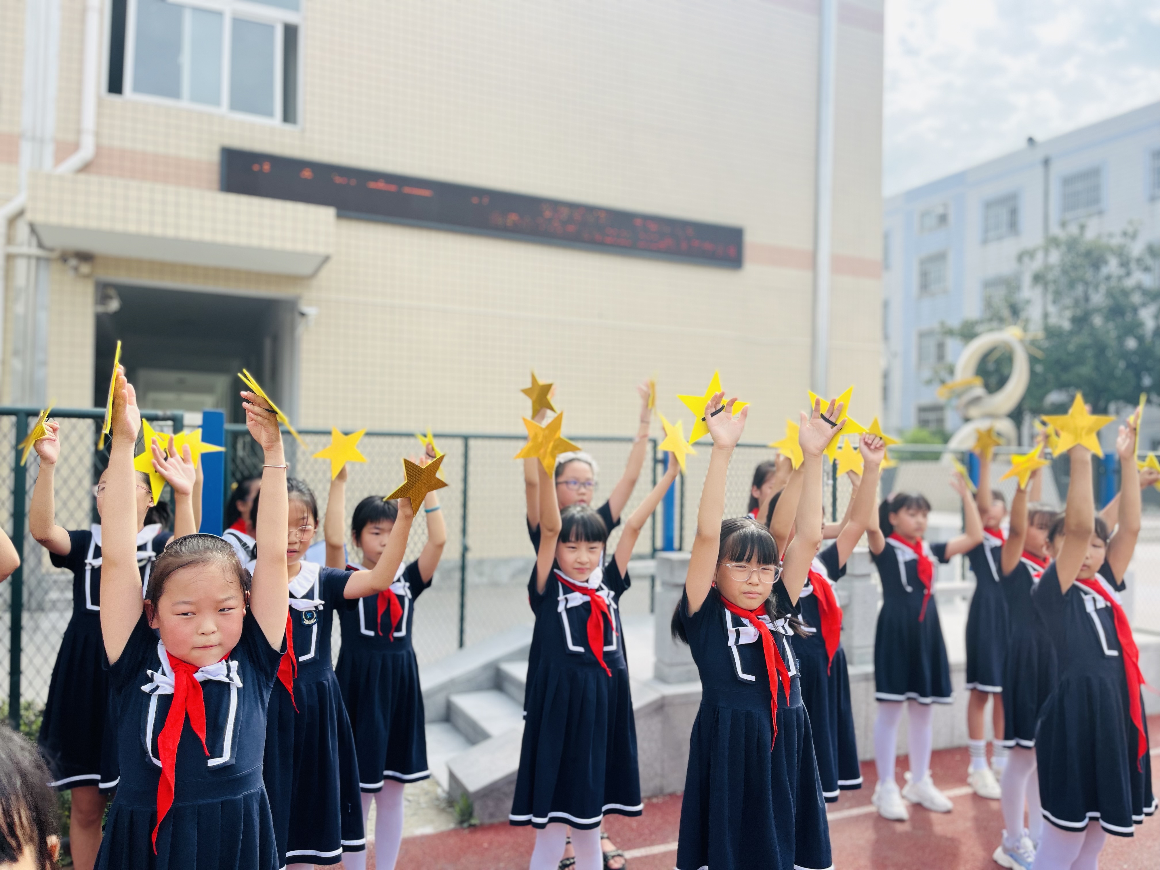 39c1d5bc48634f708591cb8c556de342.jpg 39c1d5bc48634f708591cb8c556de342.jpg