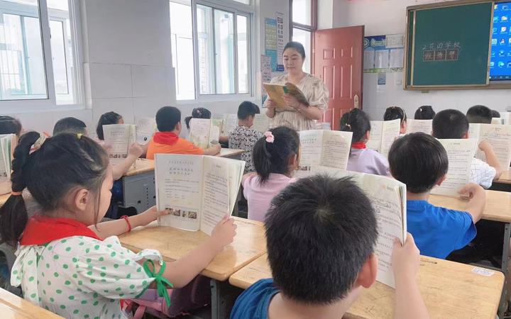 何瑾：一路芳香四溢 做学生的摆渡人