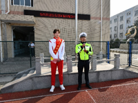 亚运冠军荣故里 “崔”马“阳”鞭助安全 ——曲塘教育集团曲小校区开展佩戴头盔交通安全活动