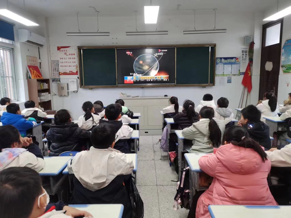 1267b40f8e794aa58b5315bf887dad1d.jpg 1267b40f8e794aa58b5315bf887dad1d.jpg