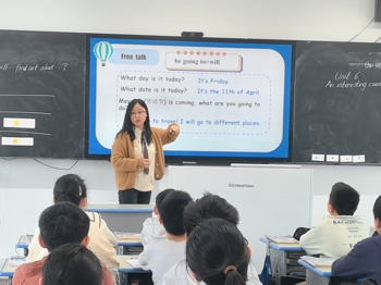 “英”华绽放盈香，“研”修促长逐梦