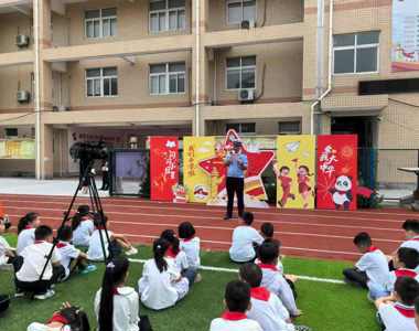  交通安全进校园 平安守护助成长 ——曲塘小学开展“交通安全进校园”宣讲活动